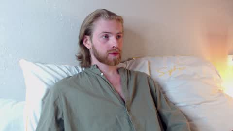 Snapshot of damien_diamond chatting on December 5, 2024, 10:23 pm damien_diamond online show from December 5, 2024, 10:23 pm