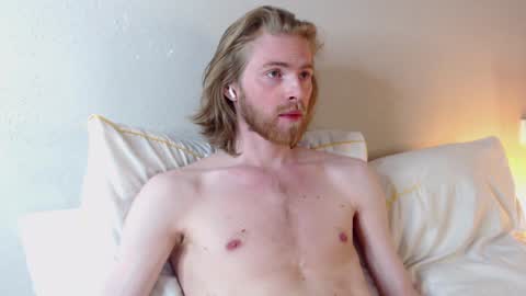 Snapshot of damien_diamond chatting on December 16, 2024, 8:16 pm damien_diamond online show from December 16, 2024, 8:16 pm