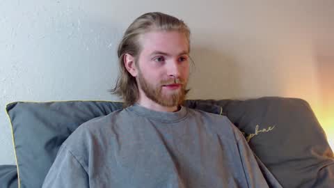 Snapshot of damien_diamond chatting on December 18, 2024, 6:14 pm damien_diamond online show from December 18, 2024, 6:14 pm