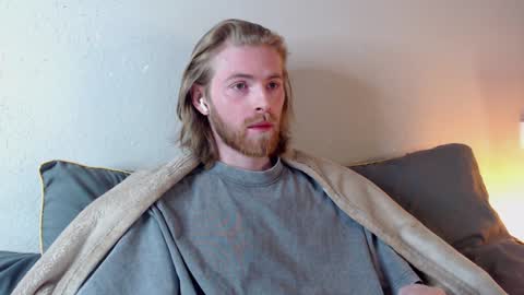 Snapshot of damien_diamond chatting on December 18, 2024, 9:18 pm damien_diamond online show from December 18, 2024, 9:18 pm