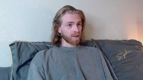 Snapshot of damien_diamond chatting on January 25, 2025, 3:52 pm damien_diamond online show from January 25, 2025, 3:52 pm