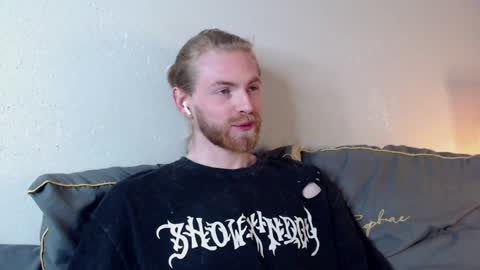 Snapshot of damien_diamond chatting on January 28, 2025, 9:19 pm damien_diamond online show from January 28, 2025, 9:19 pm