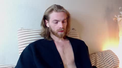 Snapshot of damien_diamond chatting on February 20, 2025, 1:25 am damien_diamond online show from February 20, 2025, 1:25 am