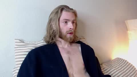 Snapshot of damien_diamond chatting on March 6, 2025, 6:16 pm damien_diamond online show from March 6, 2025, 6:16 pm