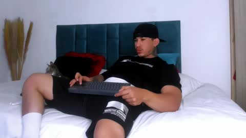 INSTAGRAM  DAMMIANMILLEROFICIAL online show from November 12, 2025, 3:29 am