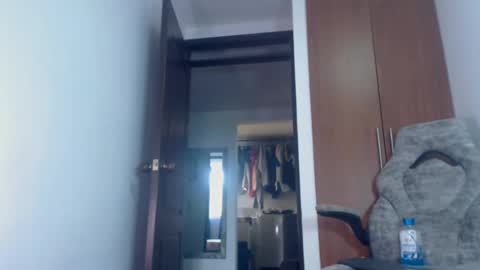 Snapshot of dammuscle chatting on June 9, 2026, 4:40 pm dammuscle online show from June 9, 2026, 4:40 pm
