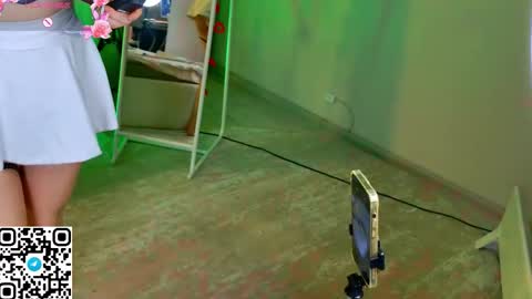 Snapshot of damn_emilia chatting on November 30, 2025, 3:05 pm Emilia online show from November 30, 2025, 3:05 pm