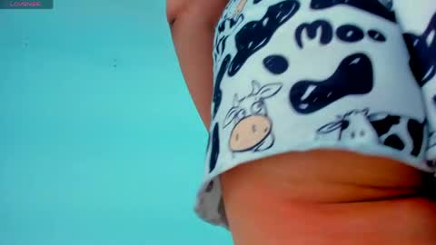 Kary-- independent model Schedule 0530am-1000am colombian time online show from April 27, 2026, 1:25 am