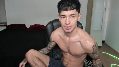 Snapshot of damon_333 chatting on February 25, 2026, 7:23 pm Damon online show from February 25, 2026, 7:23 pm