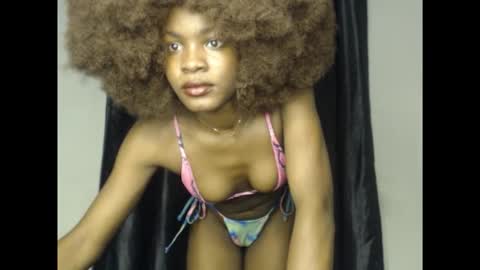 Snapshot of damsel8 chatting on November 19, 2025, 4:45 am leah online show from November 19, 2025, 4:45 am