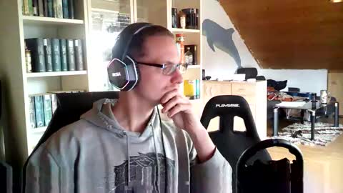 Snapshot of dan_snow24 chatting on November 17, 2025, 12:55 pm Dan Snow online show from November 17, 2025, 12:55 pm