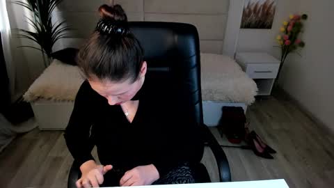 Snapshot of dana_dom chatting on February 18, 2025, 5:09 am Dana Dom online show from February 18, 2025, 5:09 am