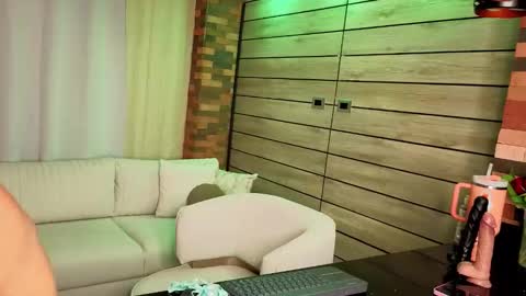 Danna  online show from February 22, 2026, 4:35 am