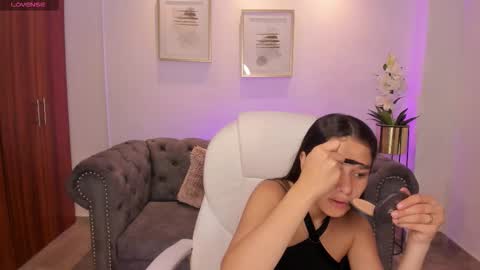 danaa_rouse online show from October 4, 2025, 7:12 pm