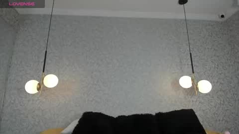    online show from November 27, 2025, 9:06 pm