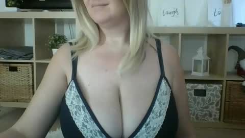 Snapshot of danahotmilf chatting on February 13, 2025, 10:55 am DanaHotMILF online show from February 13, 2025, 10:55 am