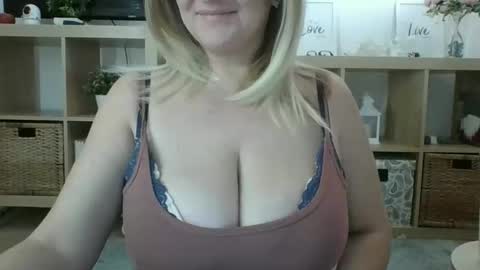 Snapshot of danahotmilf chatting on November 14, 2025, 8:07 pm DanaHotMILF online show from November 14, 2025, 8:07 pm