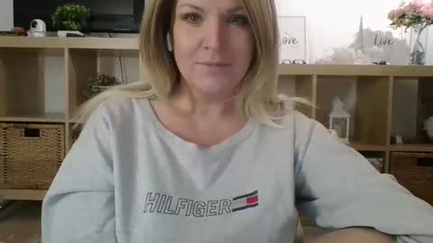 Snapshot of danahotmilf chatting on November 15, 2025, 10:37 pm DanaHotMILF online show from November 15, 2025, 10:37 pm