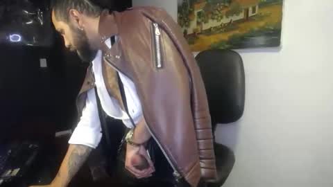 Snapshot of danbury44 chatting on October 17, 2025, 7:00 am danbury online show from October 17, 2025, 7:00 am