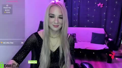 dances_queen online show from May 15, 2026, 9:05 am