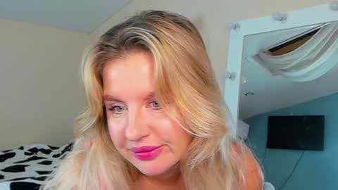 Snapshot of dangerous_lioness_ chatting on December 3, 2024, 1:19 am Kali online show from December 3, 2024, 1:19 am