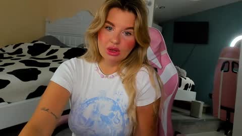 Snapshot of dangerous_lioness_ chatting on January 22, 2025, 1:20 am Kali online show from January 22, 2025, 1:20 am