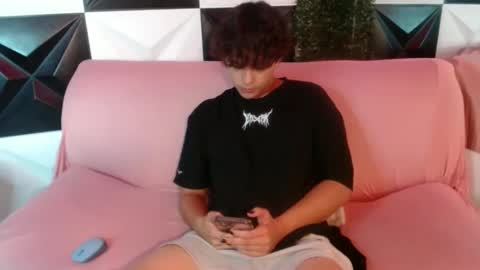 Snapshot of dani_cumboy chatting on December 17, 2024, 1:29 am dani_cumboy online show from December 17, 2024, 1:29 am