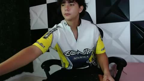 Snapshot of dani_cumboy chatting on December 19, 2024, 5:07 am dani_cumboy online show from December 19, 2024, 5:07 am