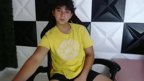 Snapshot of dani_cumboy chatting on December 31, 2024, 3:55 am dani_cumboy online show from December 31, 2024, 3:55 am