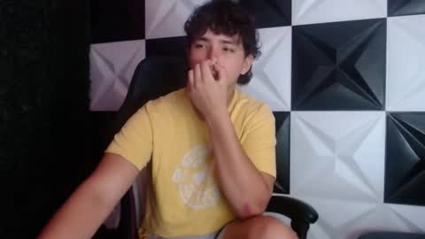 Snapshot of dani_cumboy chatting on January 5, 2025, 1:35 am dani_cumboy online show from January 5, 2025, 1:35 am