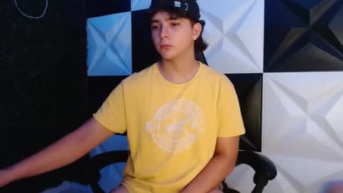 Snapshot of dani_cumboy chatting on February 27, 2025, 7:44 am dani_cumboy online show from February 27, 2025, 7:44 am