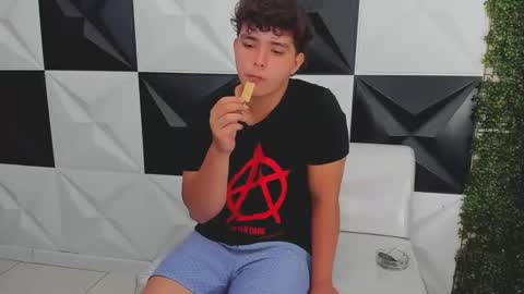 Snapshot of dani_cumboy chatting on October 9, 2025, 3:32 pm dani_cumboy online show from October 9, 2025, 3:32 pm