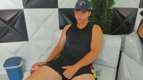 Snapshot of dani_cumboy chatting on November 14, 2025, 1:32 pm dani_cumboy online show from November 14, 2025, 1:32 pm