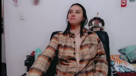 Snapshot of dani_jocelyn chatting on December 5, 2024, 10:01 pm dani y jocelyn online show from December 5, 2024, 10:01 pm