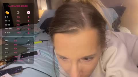 Dani Dragon online show from January 3, 2025, 9:47 am