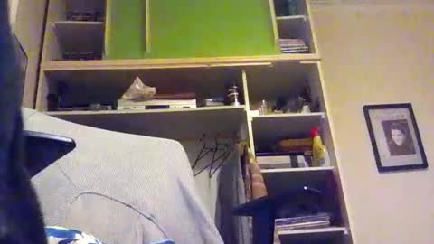 daniel_32_ online show from November 14, 2025, 5:44 pm