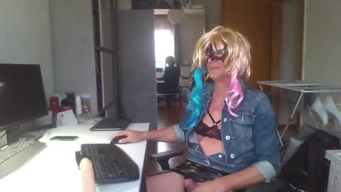 newcumer online show from February 13, 2025, 7:35 am