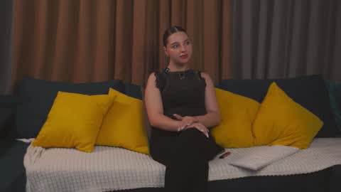 Snapshot of danielacrystal chatting on November 4, 2025, 6:07 pm Hi my name is Daniela Im new here but I really like to chat online show from November 4, 2025, 6:07 pm