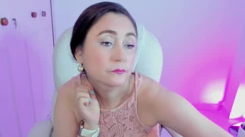 Snapshot of danielahot2 chatting on October 10, 2025, 4:33 am Daniela online show from October 10, 2025, 4:33 am