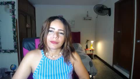 Snapshot of danielle_rose_ chatting on December 5, 2024, 7:49 pm Angie online show from December 5, 2024, 7:49 pm