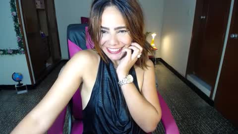 Snapshot of danielle_rose_ chatting on December 9, 2024, 5:19 pm Angie online show from December 9, 2024, 5:19 pm