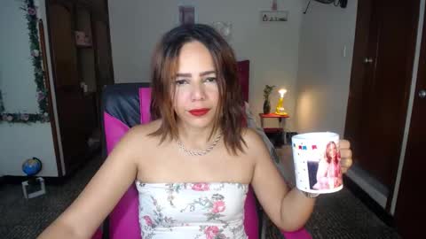 Snapshot of danielle_rose_ chatting on December 11, 2024, 4:42 pm Angie online show from December 11, 2024, 4:42 pm