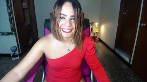 Snapshot of danielle_rose_ chatting on December 23, 2024, 5:22 pm Angie online show from December 23, 2024, 5:22 pm