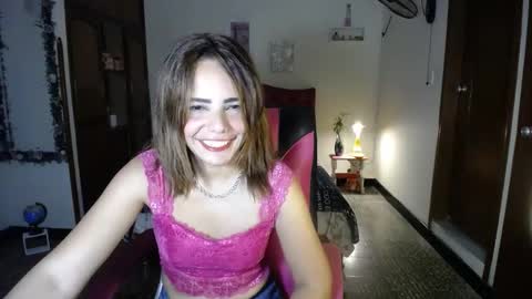 Snapshot of danielle_rose_ chatting on February 19, 2025, 6:00 pm Angie online show from February 19, 2025, 6:00 pm
