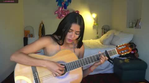 Snapshot of daniisla chatting on October 10, 2025, 9:25 pm danalle .. online show from October 10, 2025, 9:25 pm