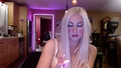 Snapshot of danikawhite69 chatting on December 9, 2024, 4:34 am DanikaWhite69 online show from December 9, 2024, 4:34 am