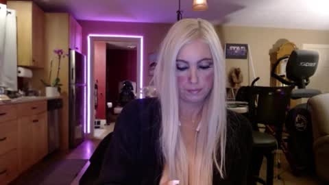 Snapshot of danikawhite69 chatting on December 10, 2024, 7:37 am DanikaWhite69 online show from December 10, 2024, 7:37 am