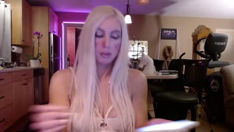 Snapshot of danikawhite69 chatting on December 12, 2024, 4:37 am DanikaWhite69 online show from December 12, 2024, 4:37 am