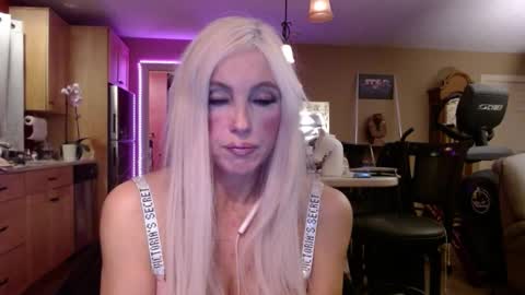 Snapshot of danikawhite69 chatting on January 21, 2025, 6:00 am DanikaWhite69 online show from January 21, 2025, 6:00 am