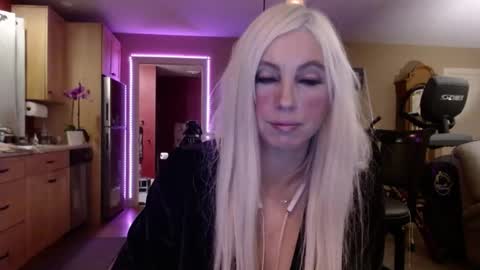 Snapshot of danikawhite69 chatting on February 11, 2025, 9:09 am DanikaWhite69 online show from February 11, 2025, 9:09 am